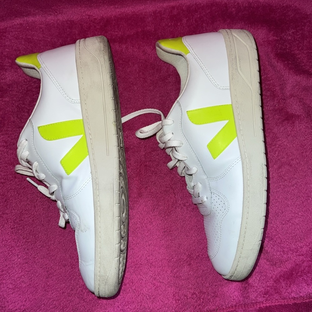 Veja Men's V-10 Leather Low Top Sneakers - Picture 6 of 15